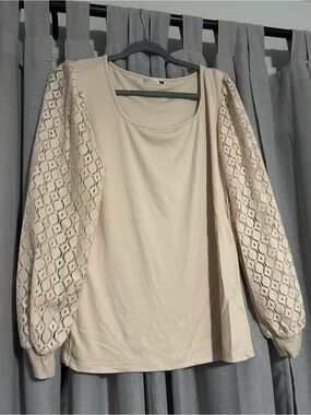 Dorose Cream Eyelet Balloon Sleeve Scoop Neck Top
